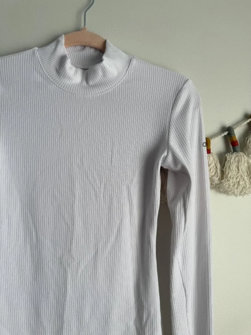 Alo Yoga Wellness White Mock Neck Ribbed Knit Long Sleeve Top Basics Layering S